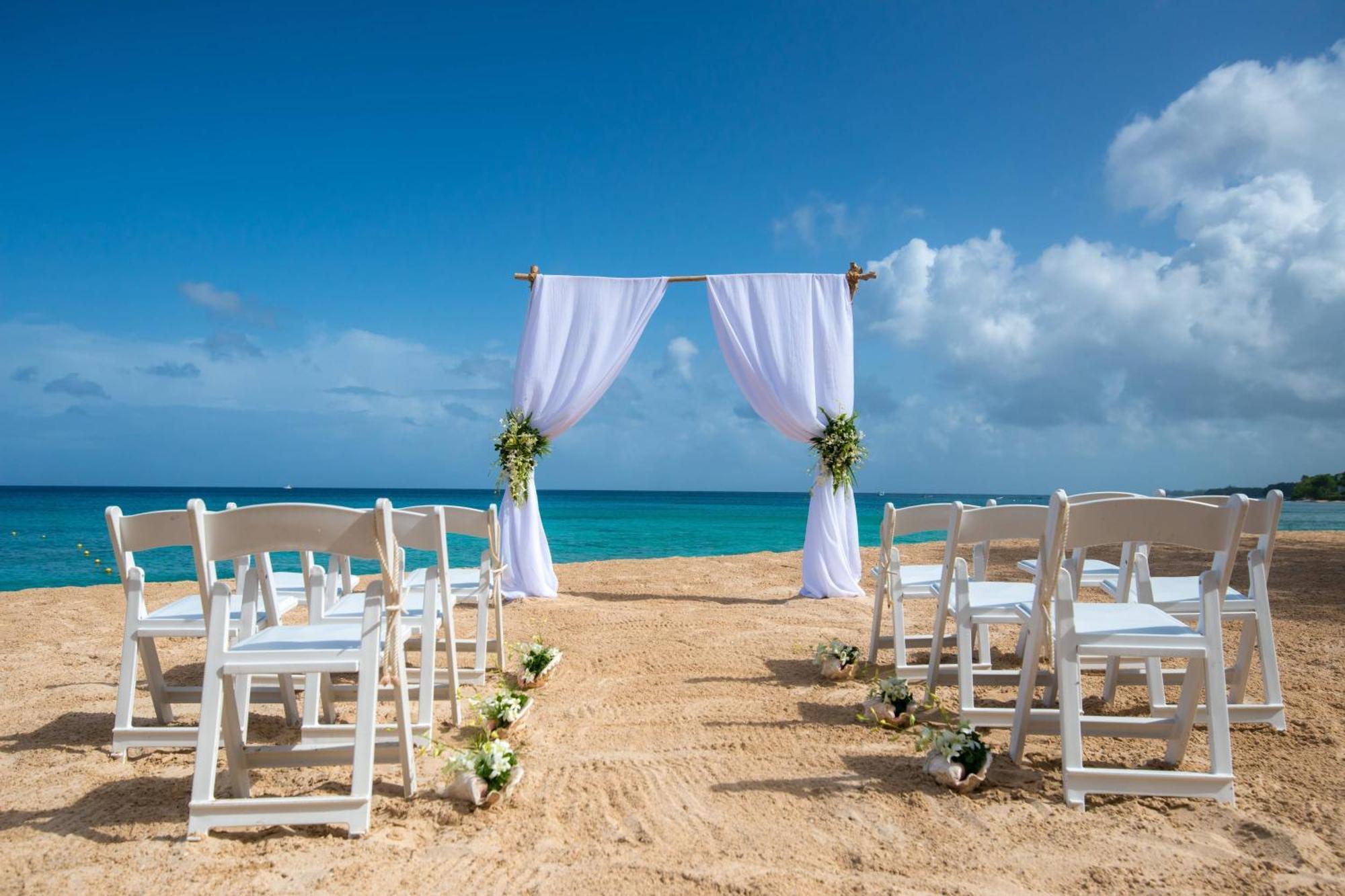 Crystal Cove By Elegant Hotels - All-Inclusive Saint James Exterior photo