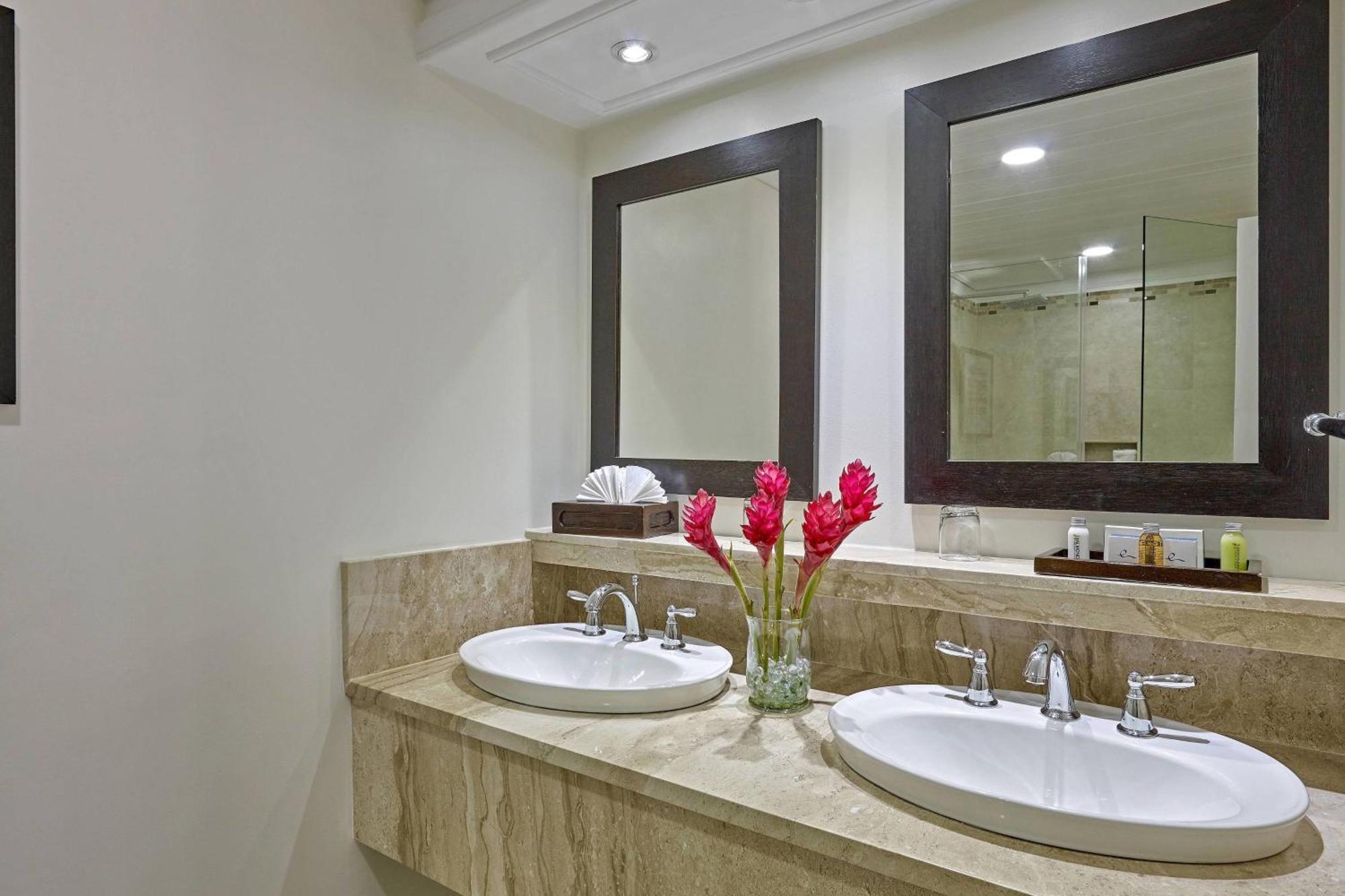 Crystal Cove By Elegant Hotels - All-Inclusive Saint James Exterior photo